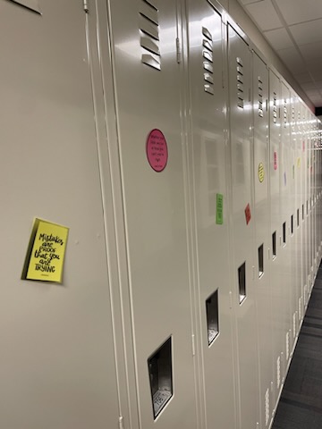 MilfordEagles's tweet photo. Inspiring #Milfordsoar Eagles sprinkled kindness like confetti with words of inspiration as our school year is well underway! #BeKind #GoMakeADifference #BetheChange https://t.co/YzQgZMymyc