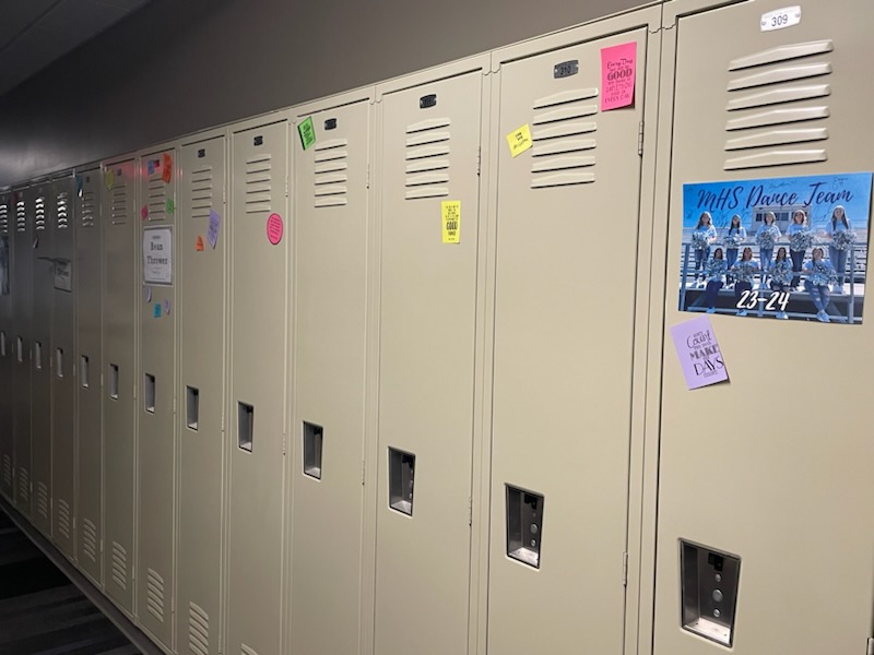 MilfordEagles's tweet photo. Inspiring #Milfordsoar Eagles sprinkled kindness like confetti with words of inspiration as our school year is well underway! #BeKind #GoMakeADifference #BetheChange https://t.co/YzQgZMymyc