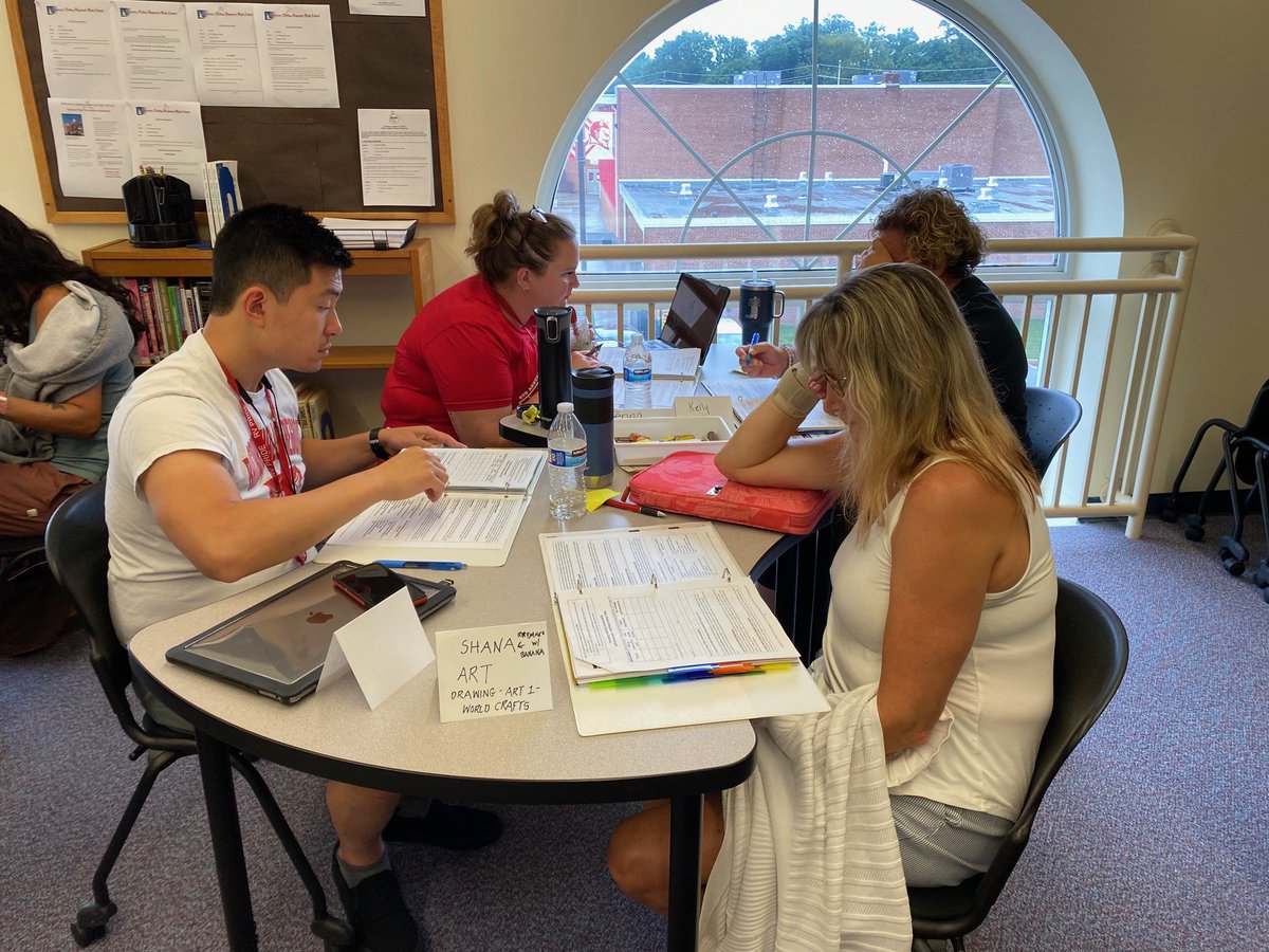 PrincipalRVRHS's tweet image. Great day of learning for me and our amazing faculty yesterday. Shout out to @DrDaveRamage and @PeterGrande_TLS for helping us understand and live the tenants of #DifferentiatedInstruction @MatozzoTracy