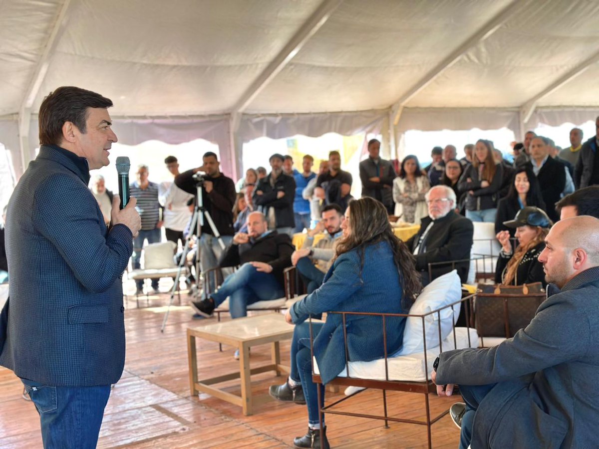 omardemarchi's tweet photo. Día de la Industria.
Gran gestión en #LujanDeCuyo. Hoy inaugurando obras de infraestructura en el Parque Industrial Municipal para dotarlo de mayor competitividad.

Felicitaciones @SebaBragagnolo y @estebanallasino por seguir haciendo de Luján el mejor lugar del mundo. 🧵👇🏽 https://t.co/WAxdIWZUpP