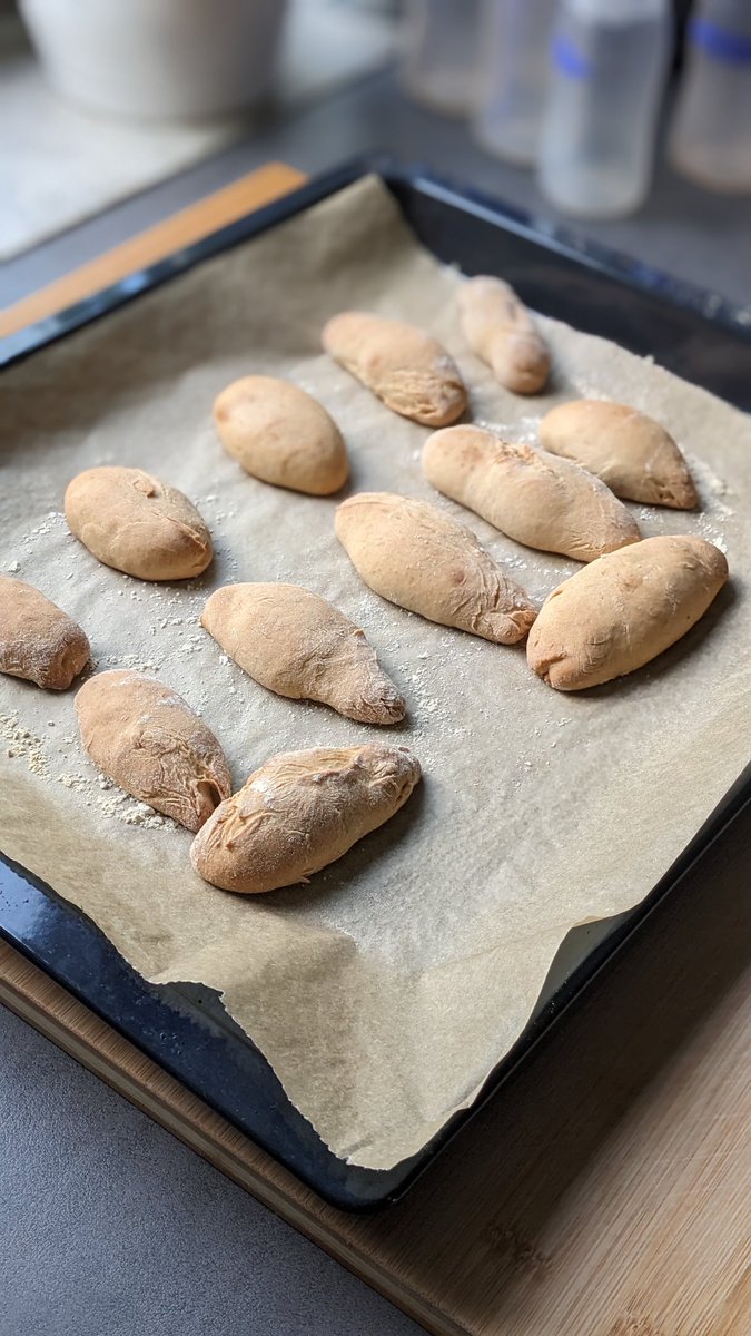 CFAndyY1982's tweet photo. Was macht der Infanterieoffizier als Vorbereitung auf seinen neuen Dienstposten? Richtig: Nichts! Stattdessen backt er Dinkel-Apfel Stangen für #Babygirls Kindergeburtstag.
#6Weeksout https://t.co/WK2aesp3jS