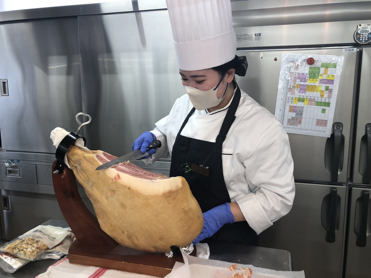 sendai_culinary's tweet photo. 製パン＆カフェ学生さん実習👨‍🍳🥖😵‍💫🍞🥯🥨🥐🥪🌭人気者で明るいK君🔆です

＃食材王国みやぎ https://t.co/uuDCHvk6Ml
