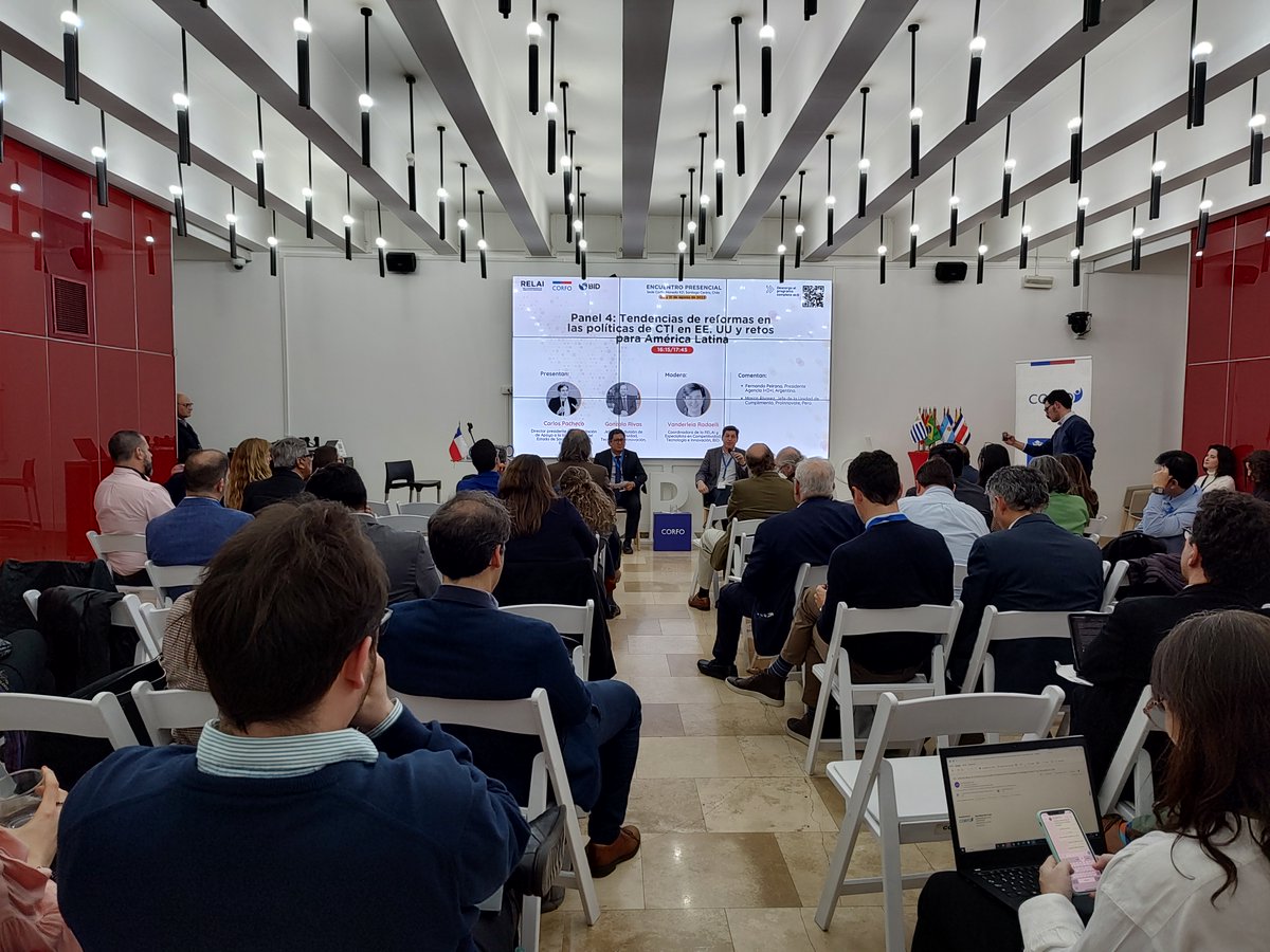 agenciaidiar's tweet photo. 📍@RELAI_LAT, Chile

El presidente de la Agencia, @ferpeirano, participó del panel “Tendencias de reformas en las políticas de CTI de EE.UU. y retos para Latam” con Carlos Pacheco de @AgenciaFAPESP, Gonzalo Rivas de @el_BID y Marco Álvarez de @ProInnovatePeru. https://t.co/D9FU0YJml7