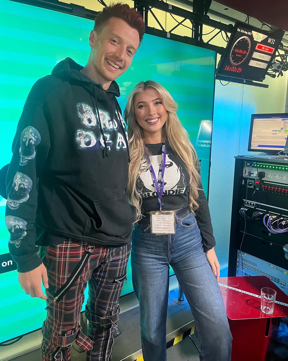 Katieeowen_'s tweet photo. Really enjoyed doing the music review on @bbc5live with @TherealNihal and @jackxsaunders I’ll be back on @BBCRadioWales tomorrow 10pm-1am 🎸 🎶 #bbcfivelive #bbcwales https://t.co/AXN0JWBatv