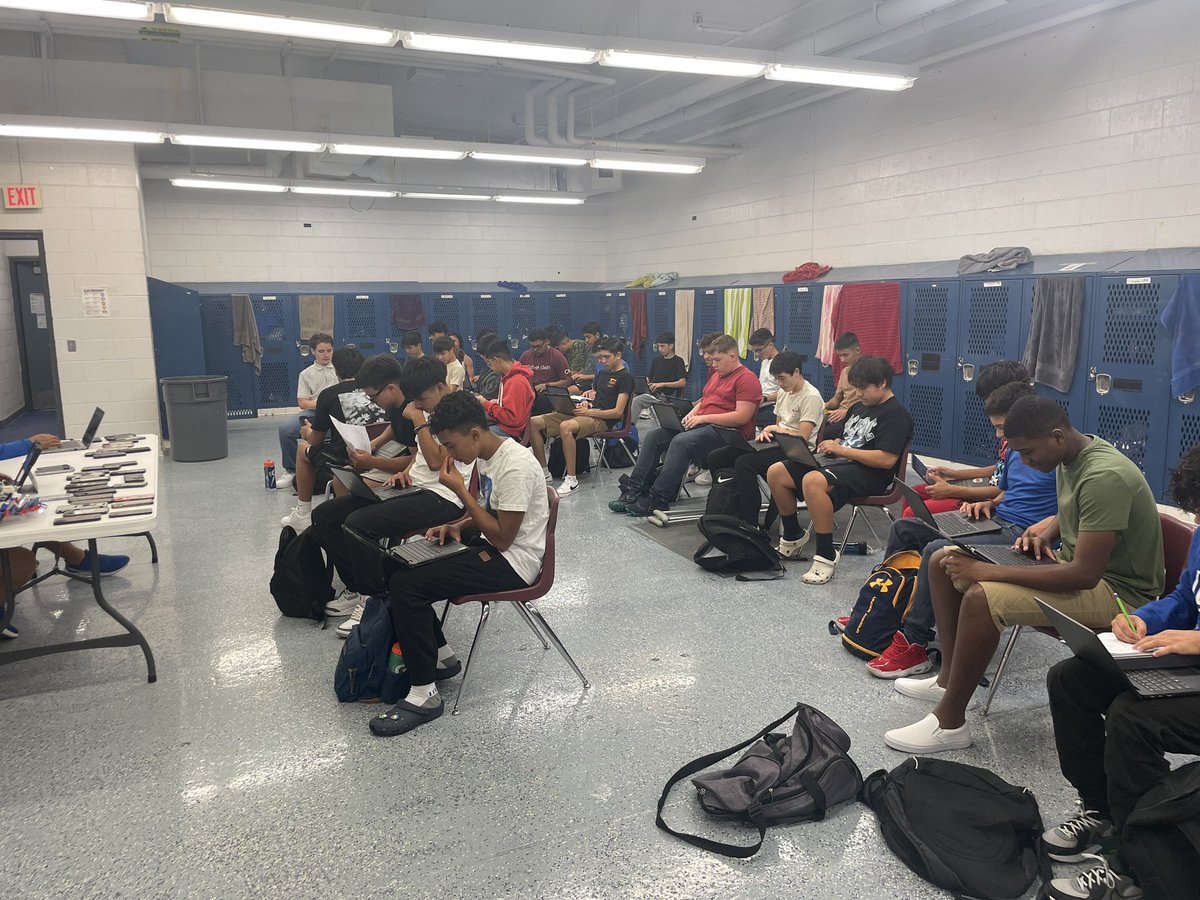 We care about grades around here. Our 9th grades taking advantage of study hall. @Americas_HS @Coach_NoeRobles #BetterTogether #GradesMatter