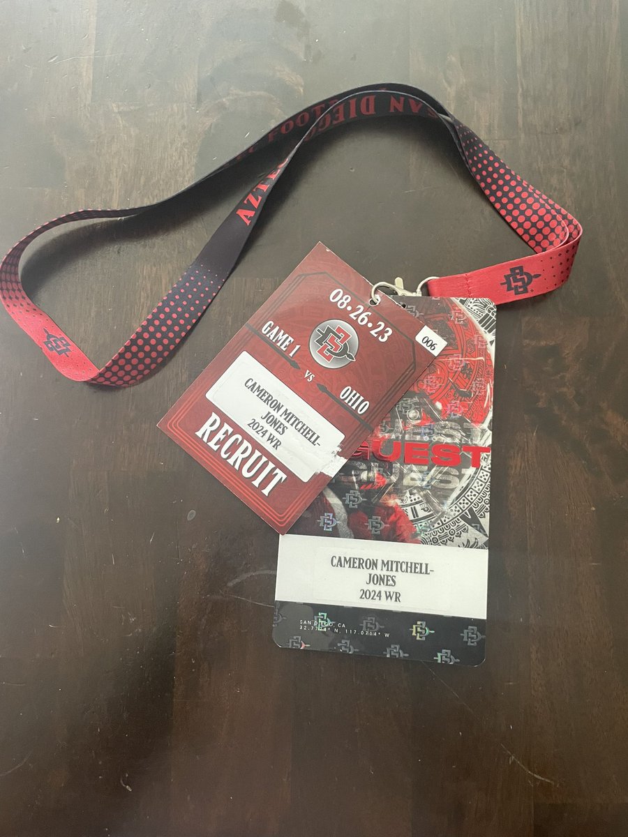 CamMitchell_5's tweet photo. I had an amazing time this past Saturday @ the SDSU football game and watching my former teammate @BrooksBaylin start as a Freshman! Thanks @AztecFB for the invite!

@GregBiggins @adamgorney @BrandonHuffman @ChadSimmons_ @Coach_JKrause @CoachRLindley @Tahj__ @SierraCanyonFB https://t.co/EPQ7dTa8E5