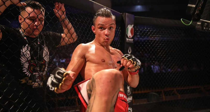 4onceit's tweet photo. Chi è Manolo Zecchini? Tutte le informazioni sul fighter italiano prima di UFC Paris https://t.co/9FUVzWLD6h https://t.co/Vz6edGE7FW