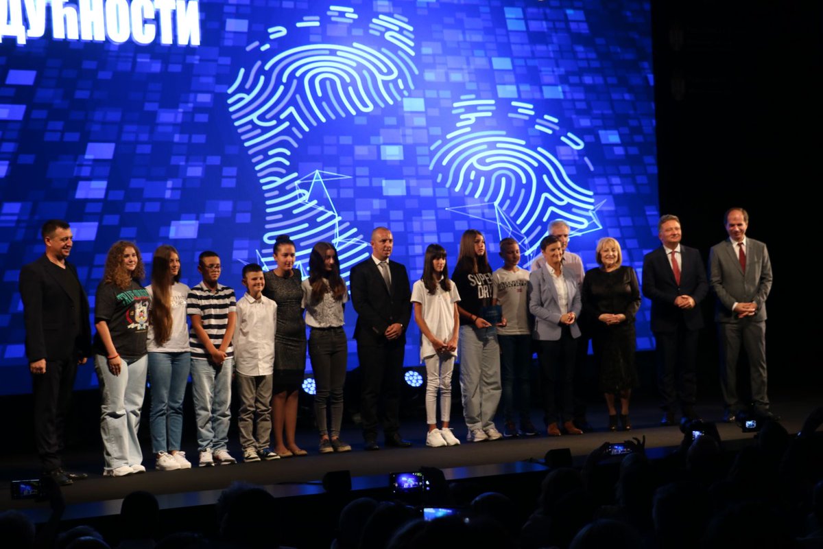 Building on <a href="/SerbianGov/">Serbian Government</a> <a href="/SerbianPM/">Aна Брнабић</a> &amp; MIT <a href="/Mihailo72J/">Mihailo Jovanović</a> &amp;MinEdu great achievement to connect >3800 school locations in 🇷🇸 on broadband Internet, we developed w/ <a href="/FondacijaPetlja/">Fondacija Petlja</a> quality digital learning materials for all students &amp; teachers. Check them out at petlja.org