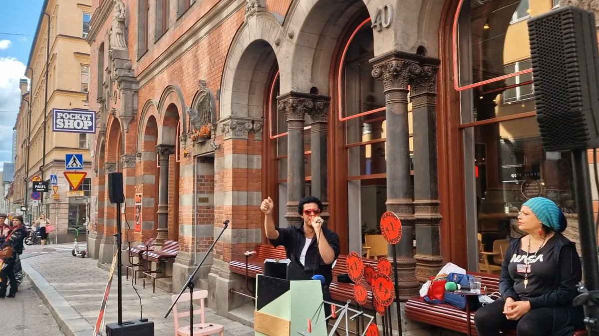gersonofficiell's tweet photo. Oficially debuted in Sweden!!🇸🇪 My first live performance happened today on the streets of Slussen!!! Thank you @radiototalnormal for the invite!! I appreciated each moment and I'm so happy that the audience enjoyed my music!! 🎵🎤🎼🤸♀️
#radio #totalnormal #stockholm #gerson https://t.co/ijejbj608g