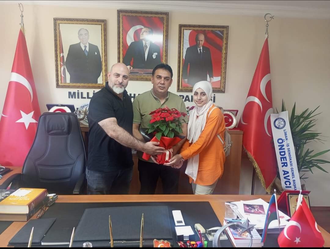 MhpDerince's tweet photo. 1999 yılında ocak teşkilat mensuplarımızdan Fatih Sevim ve güzel kızı Cemre Sevim ilçe teşkilatımızı ziyaret ettiler.Nazik ziyaretlerinden dolayı tşk ederim.Birlikte Rahmet Ayrılıkta Azap vardır.birliğimiz daim olsun. https://t.co/0R3VLMStu9