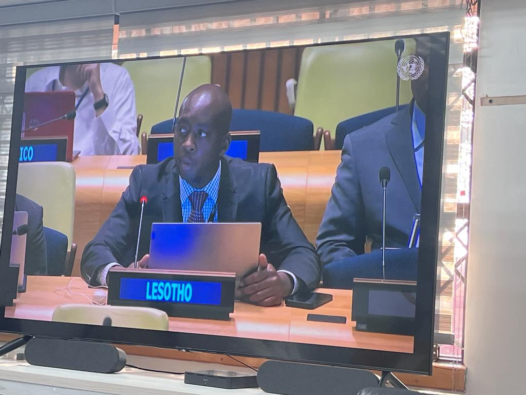 UNDPLesotho's tweet image. His Excellency Permanent Representative to the United Nations Mr Matete ´Nena, presenting comments at the presentation of the UNDP Lesotho Country Progràmme at the 7th meeting of the #ExecutiveBoard for UNDP/UNFPA/UNOPS