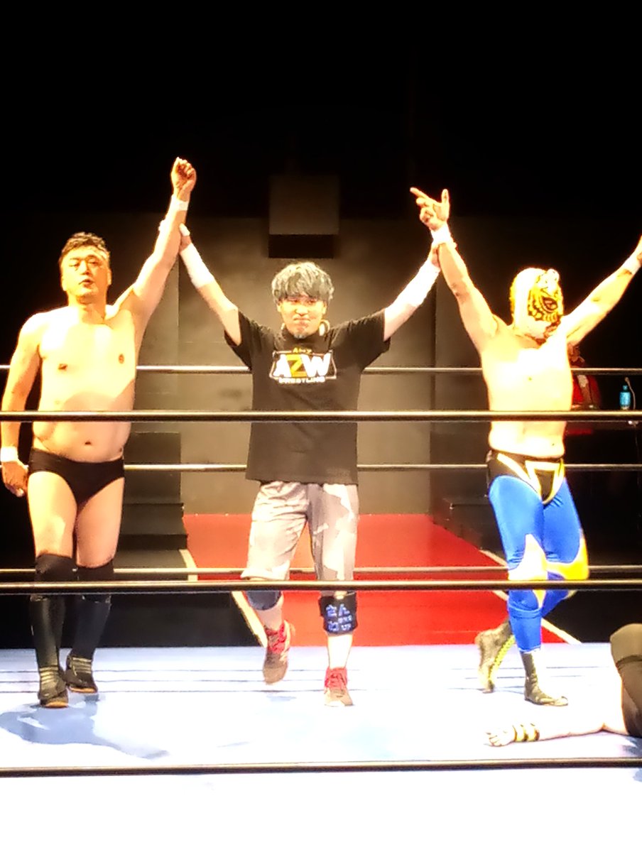 YFk94xVgGE061Zf's tweet photo. 東京新木場1stRING
タイガーニシヤマスク デストラD
レジェンド2人のタッグはそりゃもう~~間違いなくカッコよかった‼️
入場の立姿から技のひとつ一つ、瞬きすら勿体ないほどの勢いと迫力、絶妙な「間」流石の一言👏
やっぱり時代は「イケおじ」だわね✨
#KWF #新木場 #1stRING #8.30 https://t.co/W93LhfU5VW