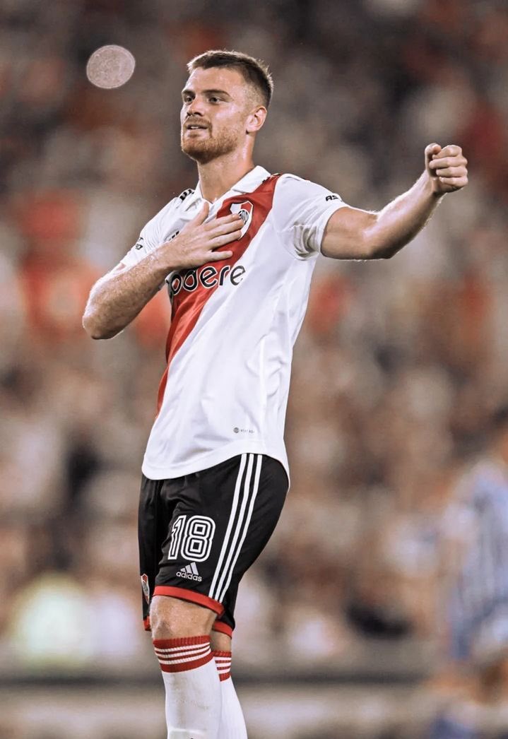 Gonzacarp_09's tweet photo. Made in River y de selección, el vikingo 🐔🇦🇷 https://t.co/fFfLeDlz4q