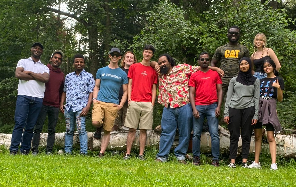 Another great <a href="/FehlLab/">Fehl-Lab</a> outing! We adventured into the wilderness of the Ann Arbor Arboretum #Arb and found some tasty bbq on the other side. Perfect weather for getting lost in! <a href="/waynestatechem/">waynestatechem</a> #chemistswhohike