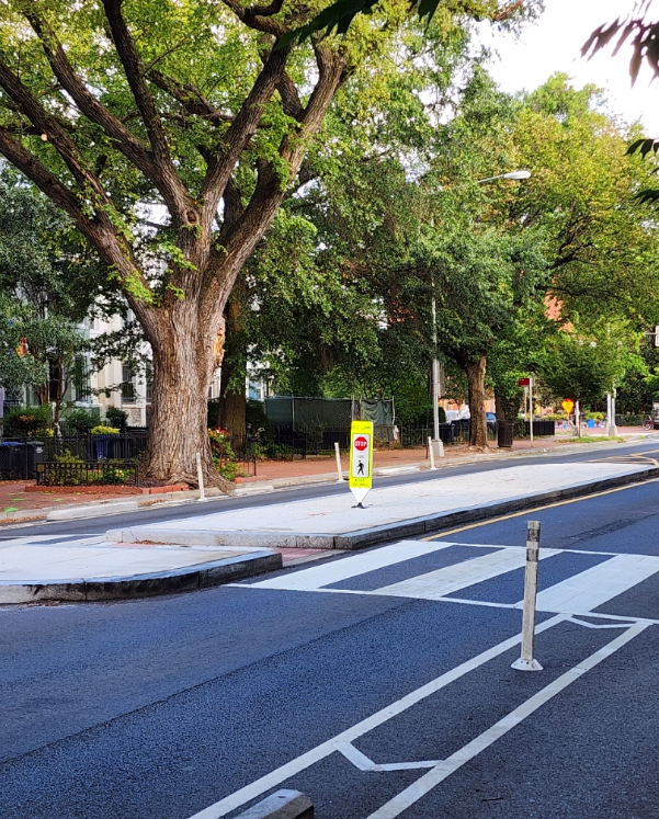 ScottRobertsDC's tweet photo. some neighbors like & some neighbors dislike the new @DDOTDC island at New Jersey & Warner St NW
@ShawDC @TruxtonCircle #BloomingdaleDC
@DCVisionZero #VisionZeroDC https://t.co/ajxrBkVscJ