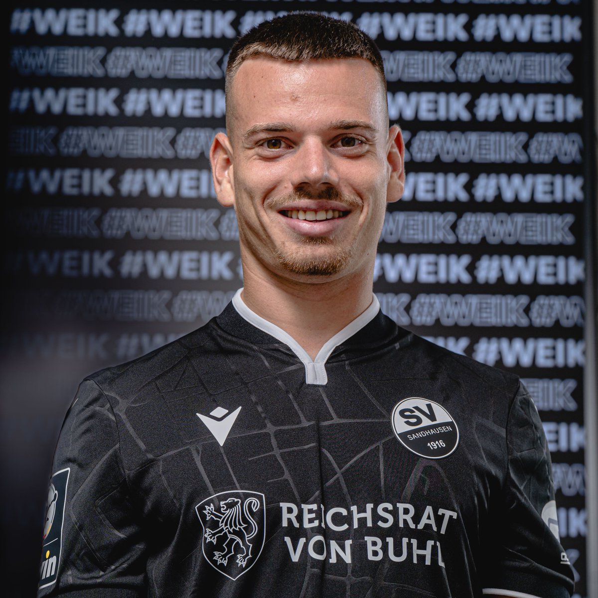 SV_Sandhausen's tweet photo. Der SV Sandhausen konnte seine offene Planstelle auf dem linken Flügel am letzten Tag der Transferperiode besetzen und verpflichtet Linksverteidiger Jonas #Weik vom @VfB Stuttgart II. ✍️⚫️⚪️
#SVS1916 #WirEchtAnders https://t.co/zFoF2nlekl