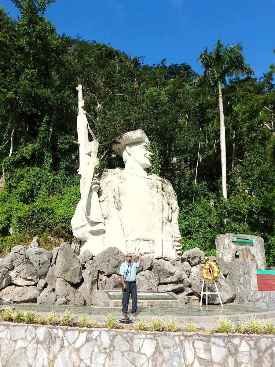 GrandaMorejon's tweet photo. En El Moncada, Viñales, #PinardelRío, rendimos homenaje a la milicia Los Malagones, en el Aniv 64 de su fundación por #FidelPorSiempre, el 31/8/1959, para combatir a los bandidos en las montañas. Ellos cumplieron. Fieles a su ejemplo seguimos adelante #Cuba #CubaViveEnSuHistoria https://t.co/4MGXs9CpYV
