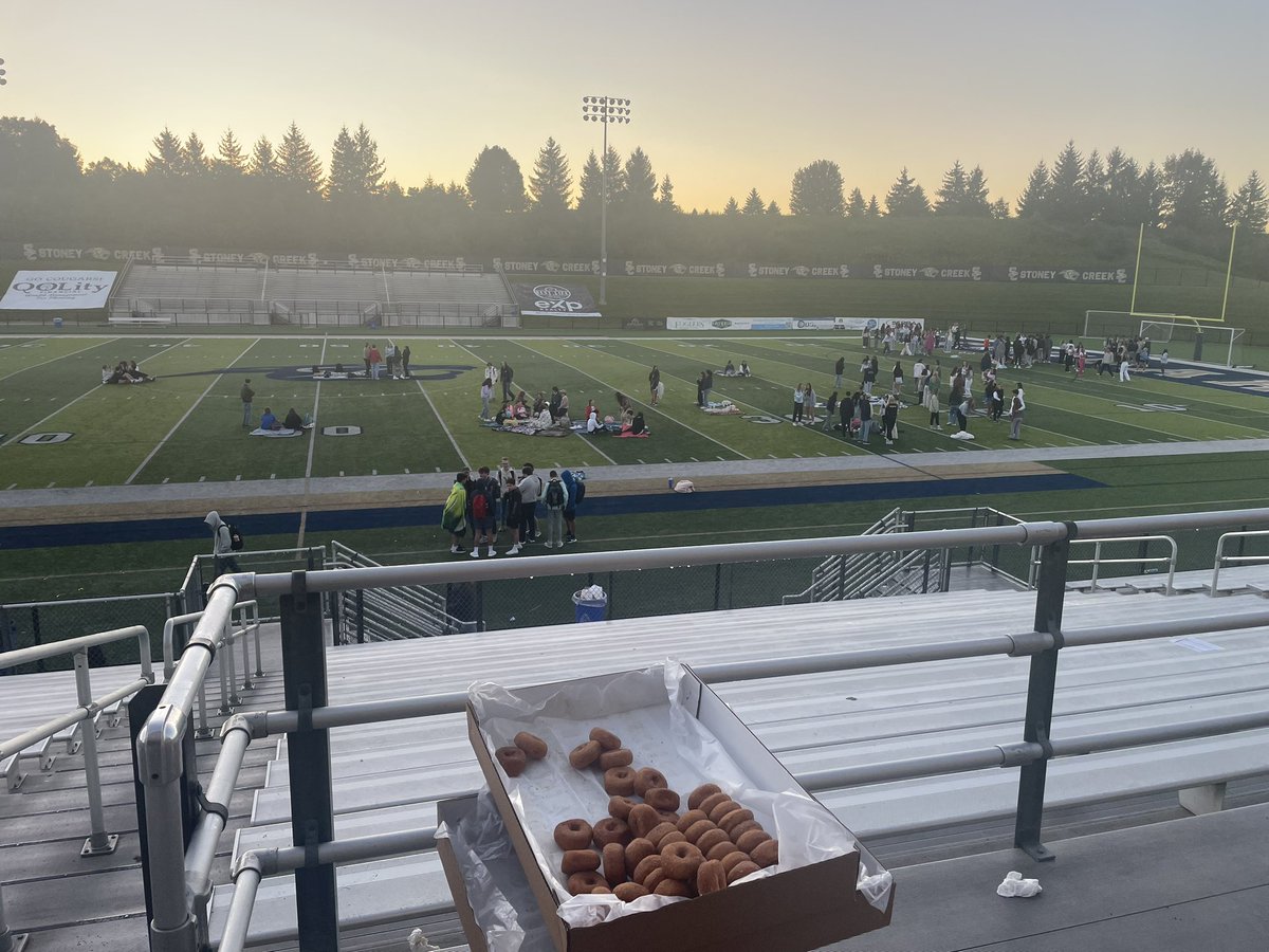 K_cryderman's tweet photo. Senior sunrise 🌅 Let's make it the BEST year, Class of 2024! @WeAreSCHS https://t.co/8RLXsba6SQ