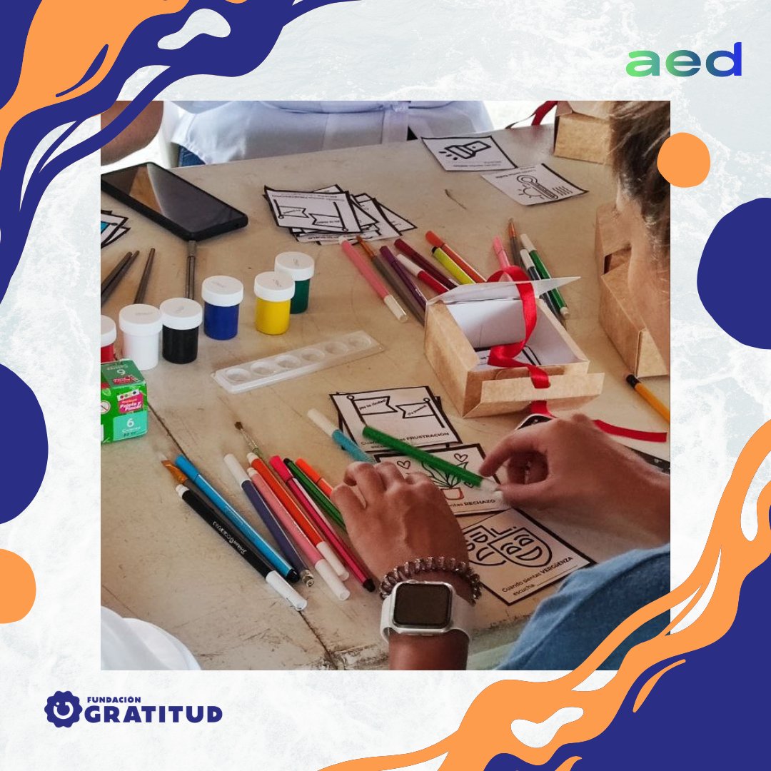 fundgratitud's tweet photo. ¡Un botiquín musical con AED! 🌟
🙌Nos reunimos con el equipo de AED para conversar sobre las emociones desde la música. En este ejercicio cada una de las personas que asistieron al taller construyeron su botiquín musical para emergencias emocionales.#BaiaKristal https://t.co/HDmdfnFsXw