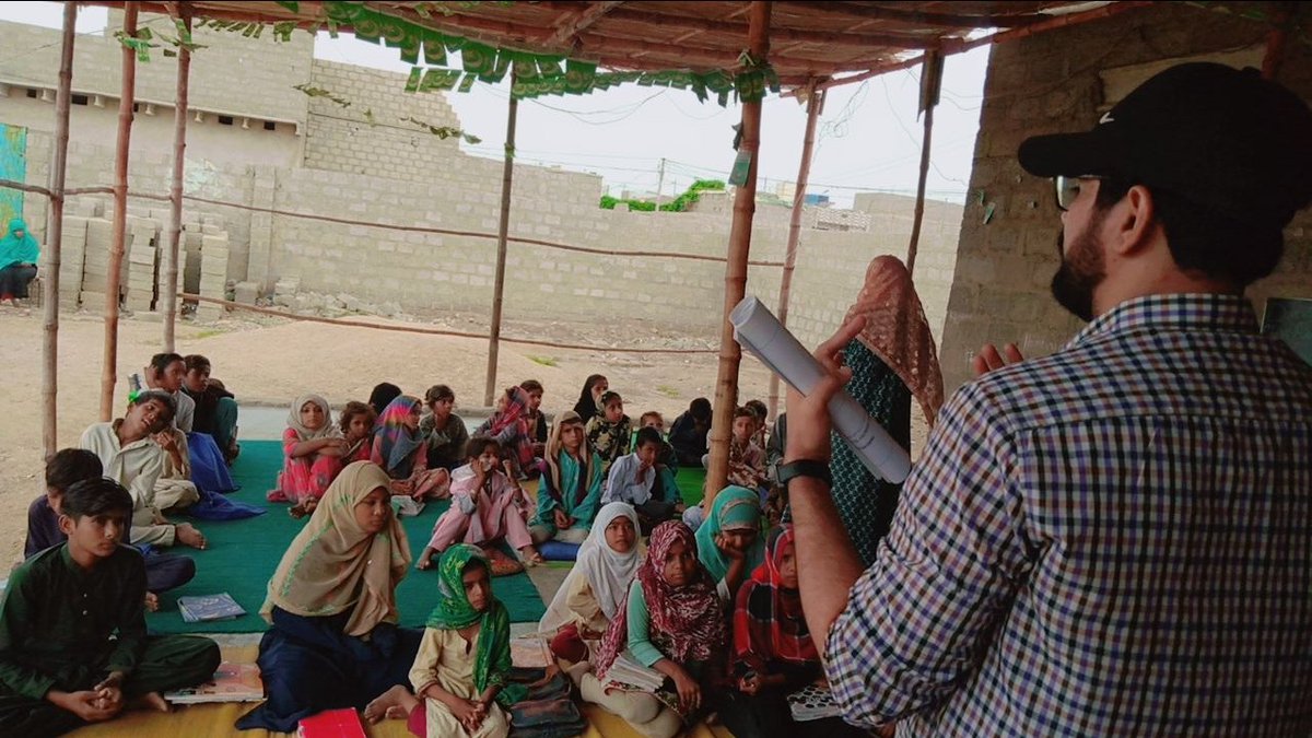 INFPakistan's tweet photo. Free education session at our charitable school in surjani town karachi 

#imtiazwelfare #freeeducation #Jawan #OnePieceNetflix #BlueMoon #Pakistan #help #charity #ChildrenOfTheWorld #EducationForAll #humanity #donate #support #education https://t.co/Z6wd6RcNFJ