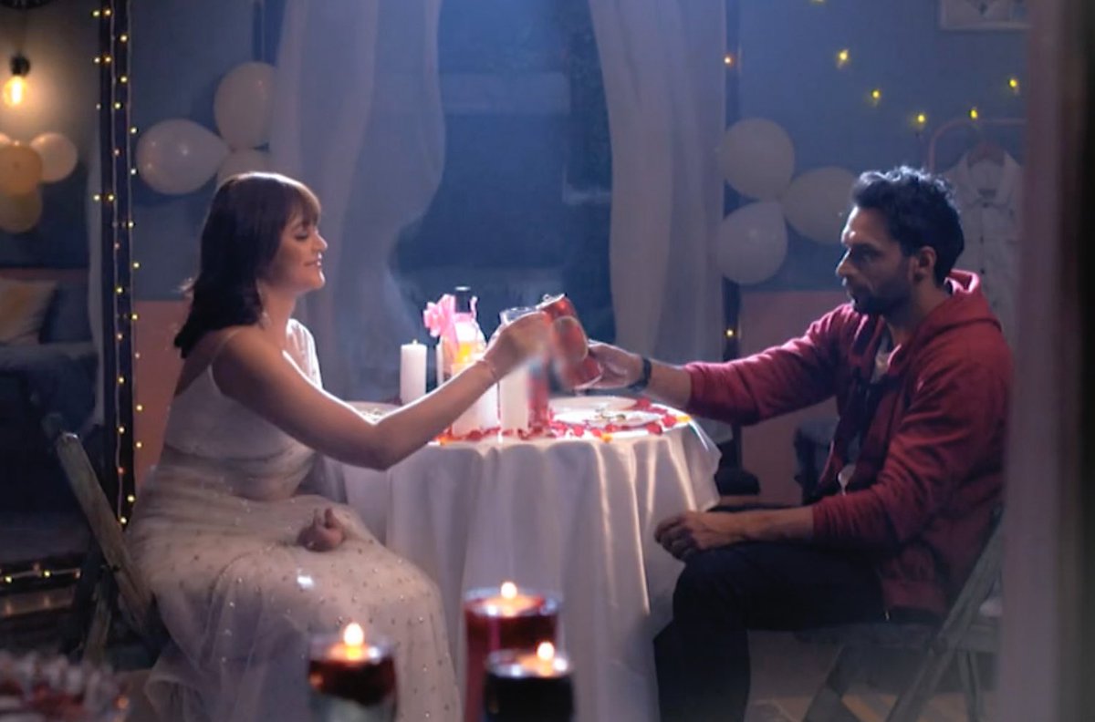 QueSeraSera___x's tweet image. Once upon a time…. Monami expected a proposal from Karan but Balli (acting as Karan) confused her with his love for Beer! 😂😂

Kaveri’s expressions throughout this sequence were worth watching on loop ❤️❤️❤️

#KaveriPriyam #ZiddiDilMaaneNa