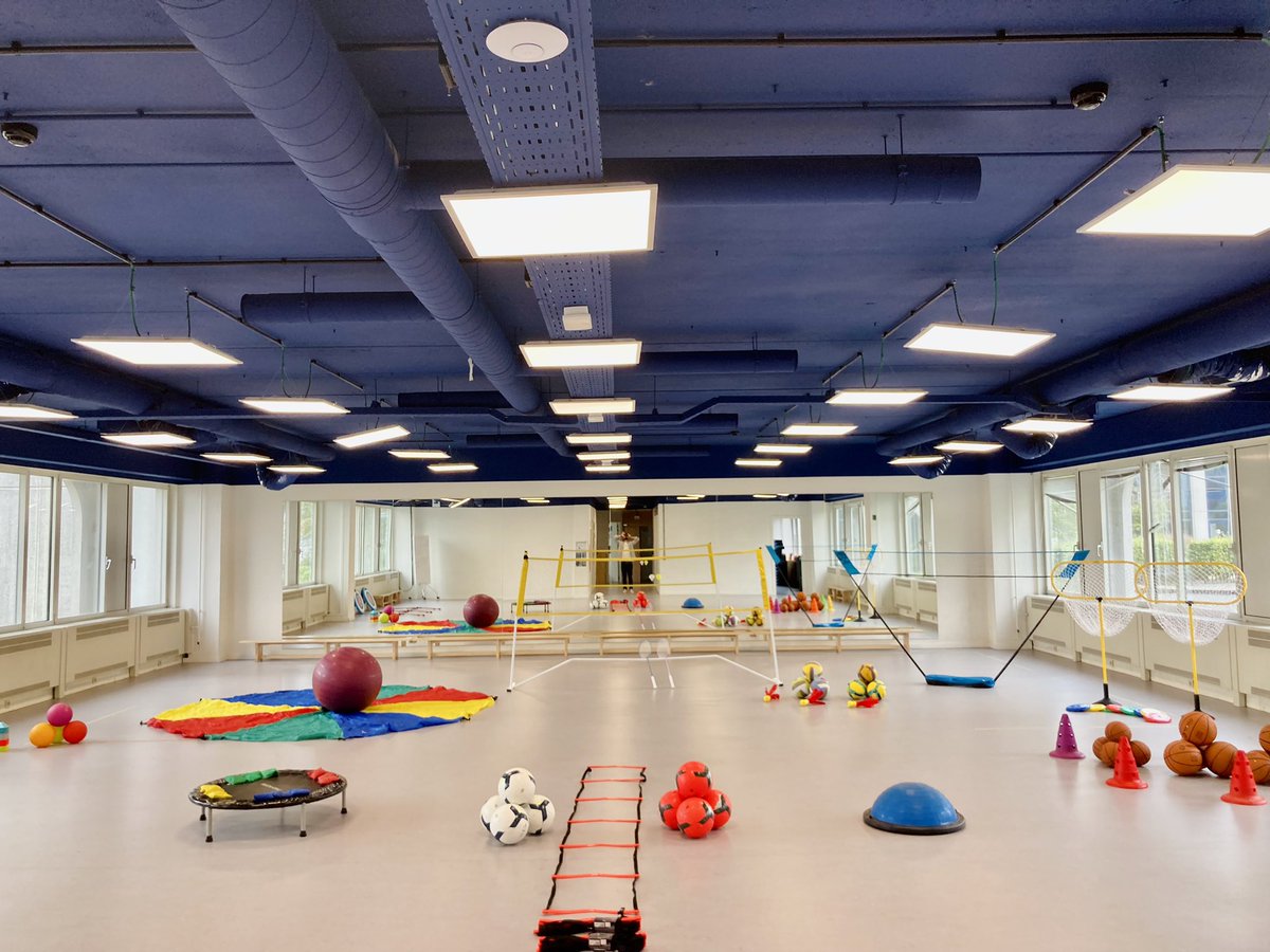RobertoDuroEDU's tweet photo. The @BogaertsSchool North PE department is ready to welcome our students with new equipment and the batteries charged 🔋 Let the learning and fun begin! 🏸
#Edu #PhysEd #EduFis https://t.co/nObx4wK5aw