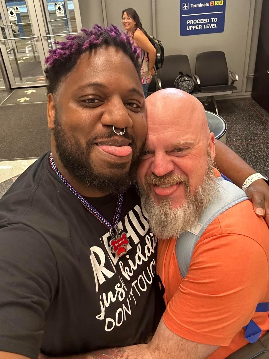 PupPapi_Mikey's tweet photo. Finally made it and found my pup!!!
❤️💙💜😘😘😘 https://t.co/ixISJ4eN0g