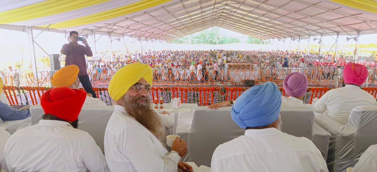 Kashmir_s_wahla's tweet photo. ਅੱਜ ਰੱਖੜ ਪੁੰਨਿਆਂ ਦੇ ਪਵਿੱਤਰ ਦਿਹਾੜੇ ਮੌਕੇ ਬਾਬਾ ਬਕਾਲਾ ਸਾਹਿਬ ਵਿਖੇ ਰਾਜਪੱਧਰੀ ਸਮਾਗਮ ਵਿੱਚ ਗੁਰਦਾਸਪੁਰ ਤੋਂ ਵੱਡੀ ਗਿਣਤੀ ਵਿੱਚ ਸੰਗਤ ਨਾਲ ਸ਼ਮੂਲੀਅਤ ਕੀਤੀ #kashmirsinghwahla #seniorleader #aapgurdaspur #exDI #AAP @ArvindKejriwal @BhagwantMann @JarnailSinghAAP @raghav_chadha @SandeepPathak04 https://t.co/lPRKQjucgh