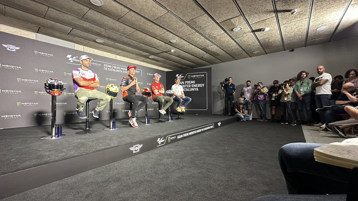 Onepercent_mag's tweet photo. Rueda de prensa un tanto “apretada” hoy en el #CatalanGP https://t.co/e52A9mz2FN