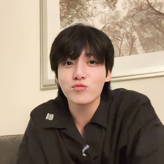eatsjiin's tweet photo. @loveeetsukii @seokjiniiess @406FlLES https://t.co/77xcAvOvep