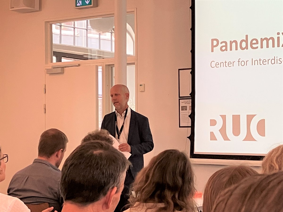 RUC (@roskildeuni) on Twitter photo Grundforskningscenteret <a href="/PandemiXCtr/">PandemiX Center</a> har i dag holdt indflytningsreception på Statens Serum Institut.
“Vi er rigtig glade for at huse jer,” bød SSI-direktør <a href="/henrik_ullum/">Henrik Ullum</a> velkommen.
<a href="/SSI_dk/">Statens Serum Institut</a> <a href="/LoneSimonsen2/">Lone Simonsen</a> #forskpol #dkvid Grundforskningscenteret <a href="/PandemiXCtr/">PandemiX Center</a> har i dag holdt indflytningsreception på Statens Serum Institut.
“Vi er rigtig glade for at huse jer,” bød SSI-direktør <a href="/henrik_ullum/">Henrik Ullum</a> velkommen.
<a href="/SSI_dk/">Statens Serum Institut</a> <a href="/LoneSimonsen2/">Lone Simonsen</a> #forskpol #dkvid