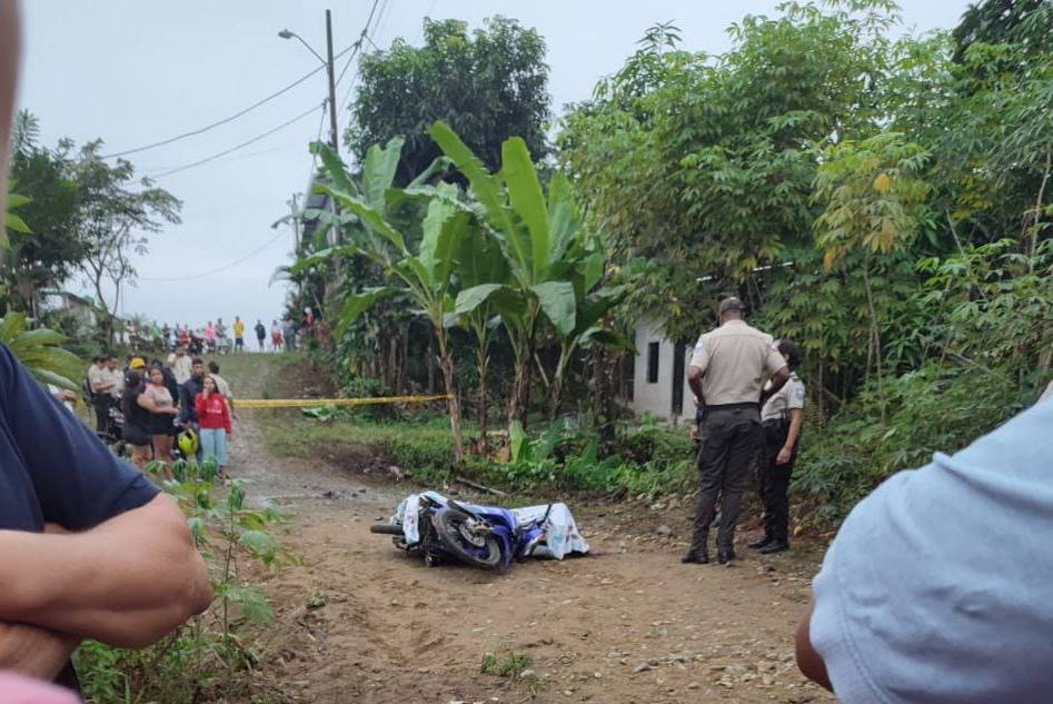Motorizados asesinaron a una profesora cuando se dirigía a trabajar en Montalvo ow.ly/GjzA50PGruE