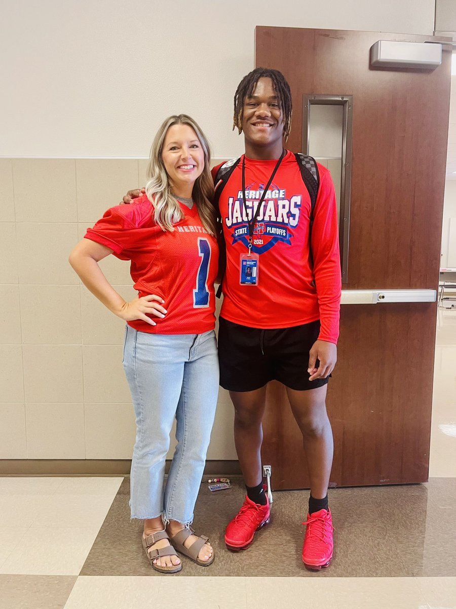 The_Queen_Bien's tweet photo. Our hometown Friday Night Lights happens tomorrow! We don’t have school so getting to represent #1 again this week! Go JAGS ❤️💙 #GoNoah #the1andonly @HeritageFtball @MidloHeritage https://t.co/MSwZa50WF7