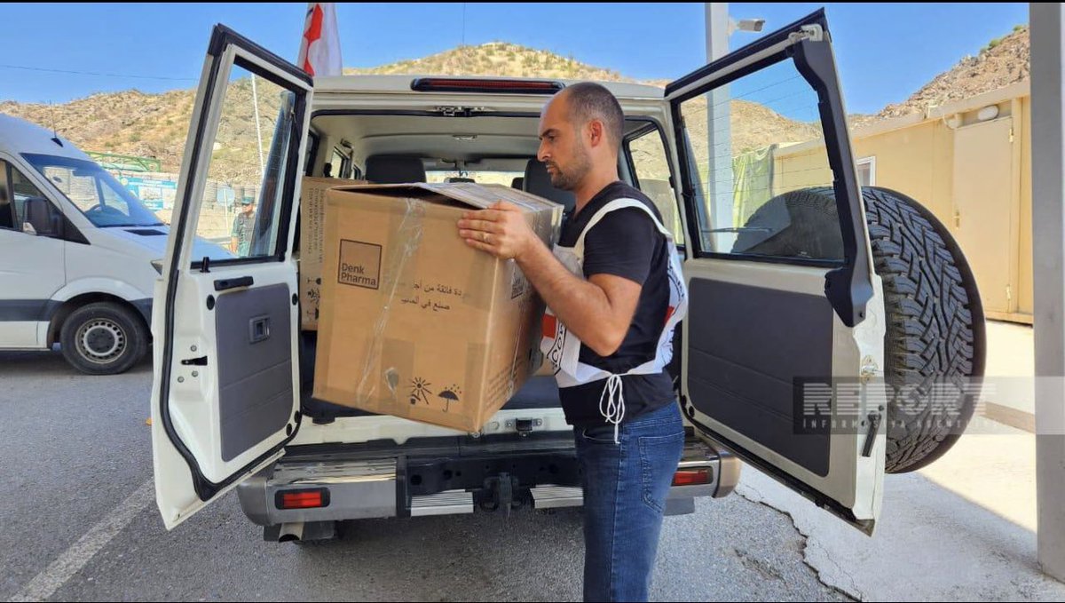 azconsulatela's tweet photo. 🇦🇿 ICRC vehicles carrying citizens of #Armenia, as well as medicines and food, once again passed through the #Lachin border checkpoint in the direction of #Gorus-#Khankendi https://t.co/Jt9oxo7DhJ