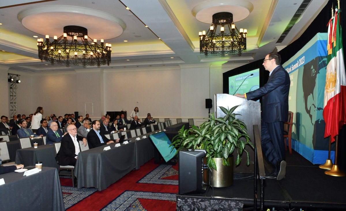 NADB_BDAN's tweet photo. Inició el día 2 del #NADBankSummit2023, con Manuel Camacho quien presenta al conferencista magistral @JonathanHeath54 del Banco de México (@Banxico), junto con @cmateos del NADBank. Profundizan en los temas de la economía de México y sus relaciones comerciales con Estados Unidos. https://t.co/Xs7Qr0LQnb