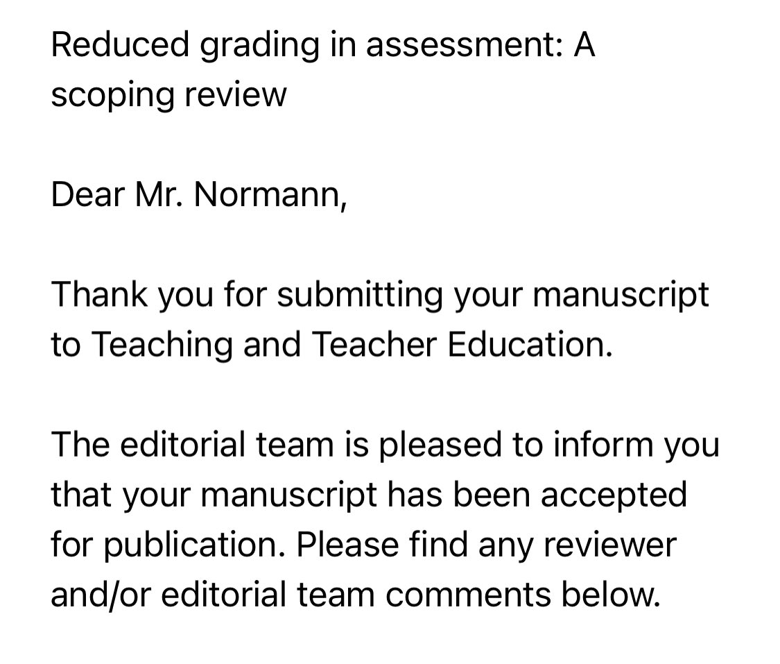 Hurra, endelig er første artikkel i prosjektet vårt #GoingGradeless antatt for publisering! Gratulerer til @Dan_Normann, som har første artikkel i ph.d.-en i boks og til medforfatter @lisevikan! Vi gleder oss til å dele denne viktige kunnskapen om karakterdemping!