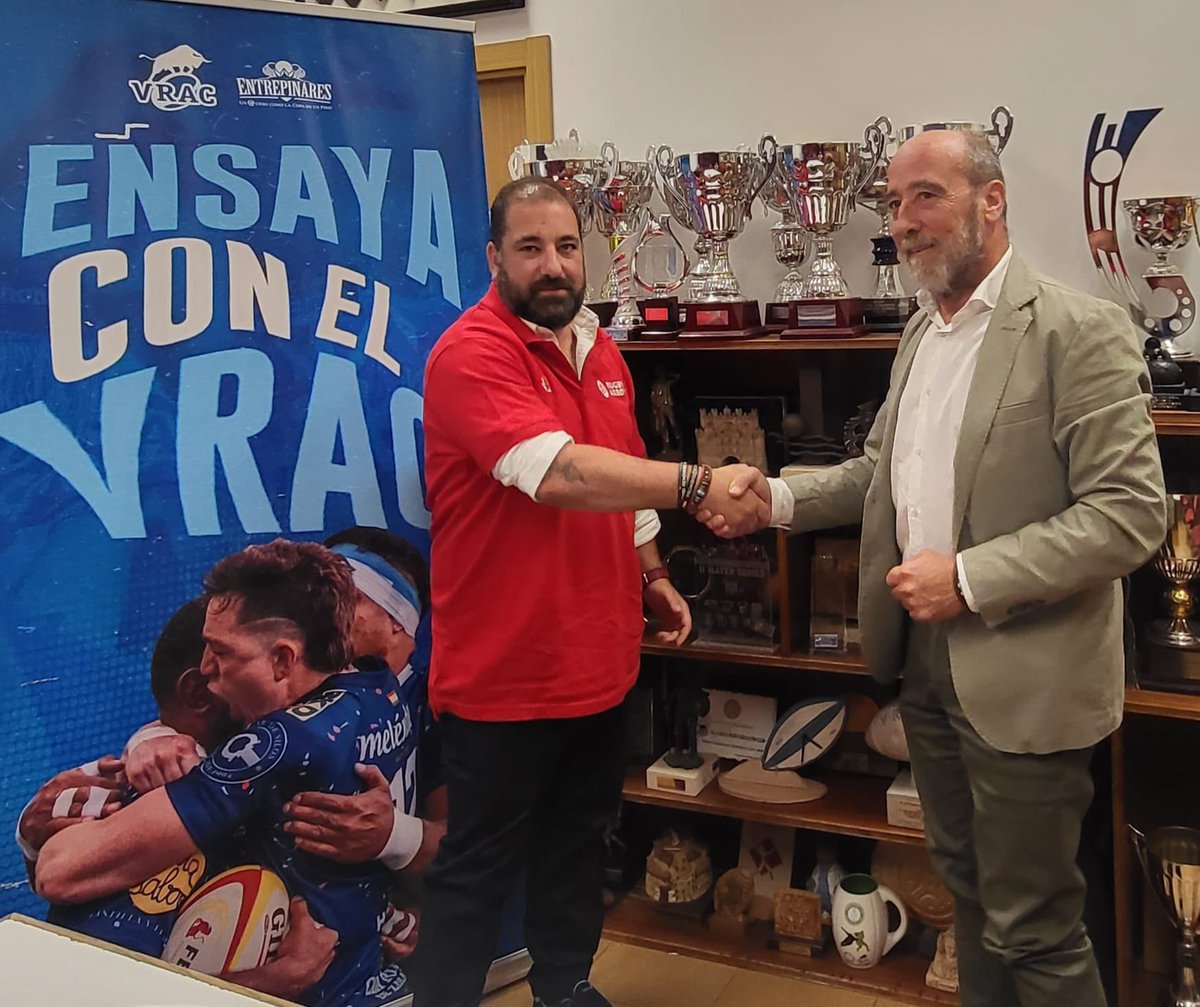 Convenio de colaboración entre el <a href="/VRAC/">🧀 VRAC 🧀</a> y <a href="/RugbyArroyo/">Club de Rugby Arroyo</a> Esto es trabajar por el Rugby y sus valores, pensando en que nadie se quede fuera y puedan seguir creciendo practicando su deporte favorito. Me falta en la foto <a href="/SarbelioIPAE/">Sarbelio Fernández</a> y el <a href="/AytoArroyo/">Ayuntamiento de Arroyo de la Encomienda</a> 🤔