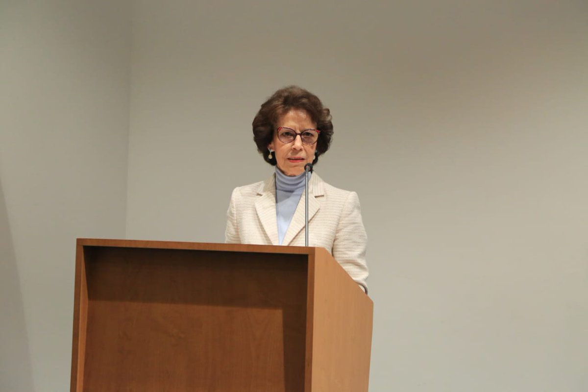 UExternado's tweet photo. En el marco del 'II Seminario de Derecho Romano', de @Der_RomanoUE la Decana de la Facultad de Derecho, Emilssen González de Cacino, desarolla su ponencia 'Cuerpo Humano y Derecho' 👩🏻‍⚖📚🏛️ https://t.co/UD4zl4xQ15