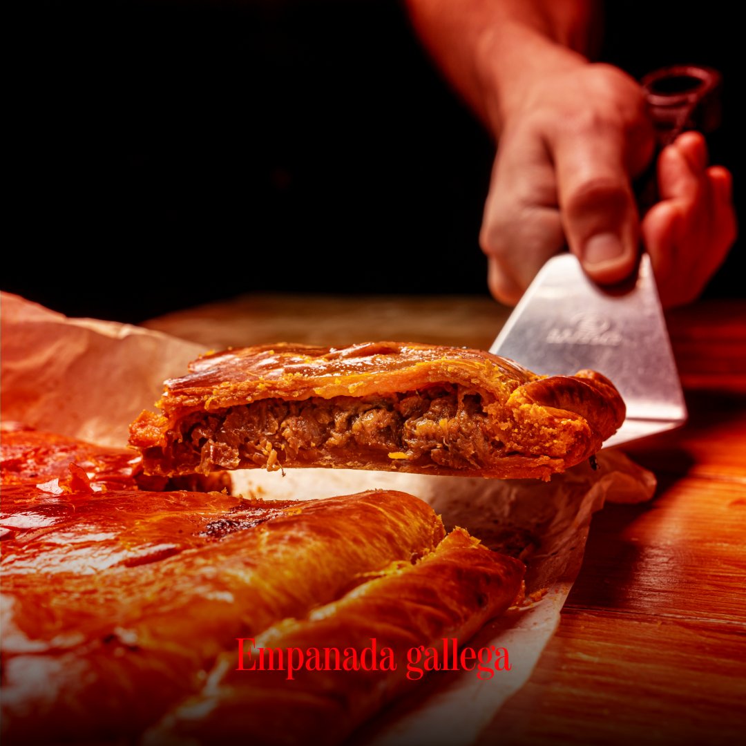 bulbiza's tweet photo. En Caiño, el #vinobar de @bul_biza ofrecen bocados como el de la empanada gallega que elaboran a diario con amor, sencillez y los mejores ingredientes. 

📍Caiño – Calle Ibiza, 35 @bul_biza

📞 Reservas: 91 060 72 80

#caiño #bulbiza #vinobar #vinobarmadrid #winebar https://t.co/Q40yfYTBTg