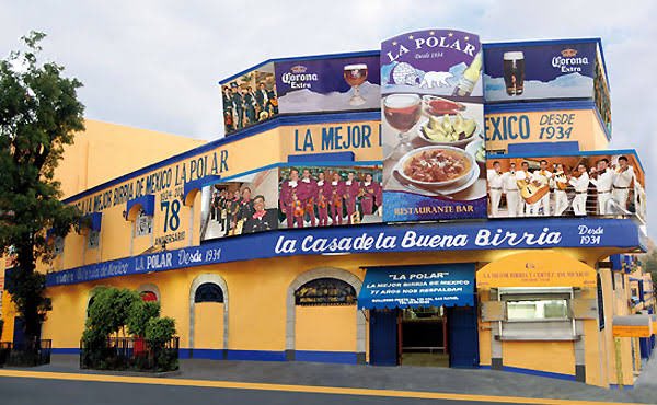 Otra de delincuentes en la Polar:

Un escolta fue “chineado” en la entrada de este restaurante y le robaron $800 y su arma de fuego.

Su principal comía adentro solo. Nadie de la Polar “vio nada”. No hay detenidos.