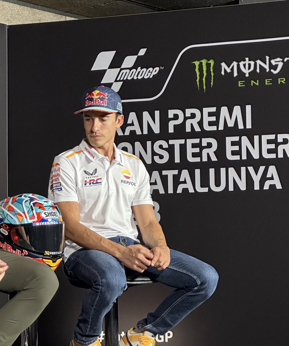 Onepercent_mag's tweet photo. “Más cerca más caídas, más lejos menos caídas” #CatalanGP https://t.co/52Chjowgf1