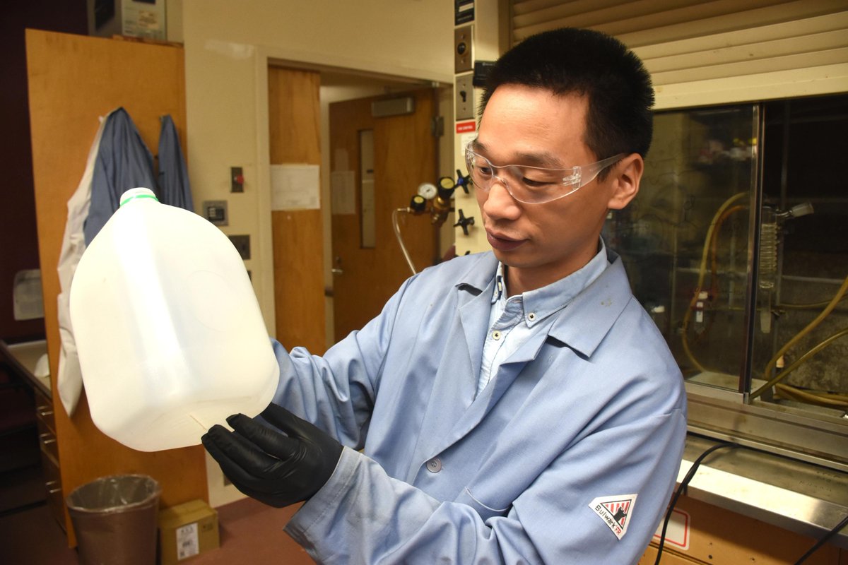 U.S. National Science Foundation (@nsf) on Twitter photo From plastic waste to soap – a <a href="/virginia_tech/">Virginia Tech</a> team found a new way to turn plastics into high-value chemicals that are used to produce soap, detergent and more.
bit.ly/3EijucM
#NSFfunded
📷: Steven Mackay, Virginia Tech From plastic waste to soap – a <a href="/virginia_tech/">Virginia Tech</a> team found a new way to turn plastics into high-value chemicals that are used to produce soap, detergent and more.
bit.ly/3EijucM
#NSFfunded
📷: Steven Mackay, Virginia Tech