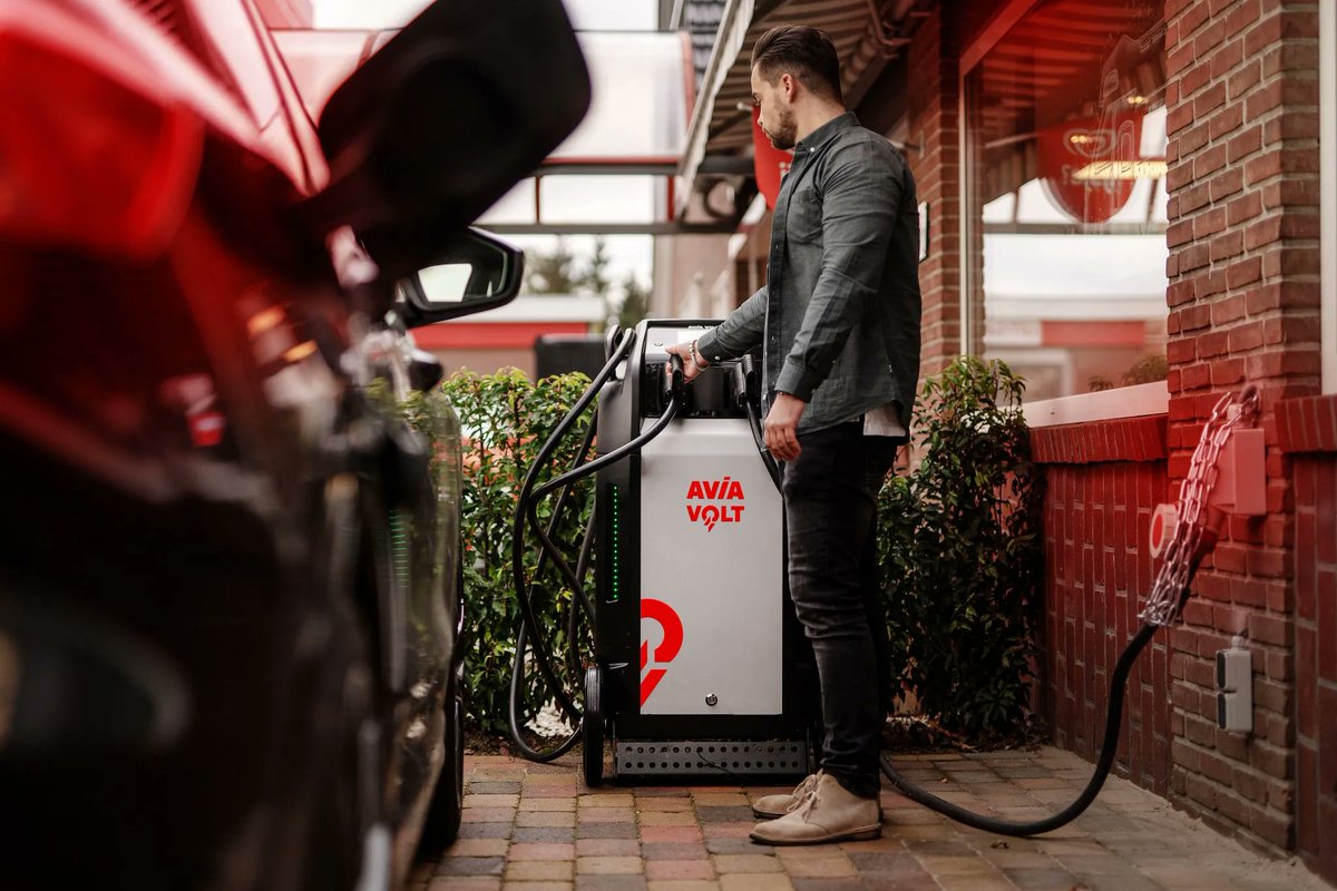 AVIAINTL's tweet photo. We are pleased to announce a new joint venture 🎉 ⚡
The members of AVIA Nederland have joined forces to form AVIA VOLT Nederland B.V., a joint venture to strengthen their position in the Dutch electric mobility charging infrastructure.
#AVIAVOLT #energytransition #emobilitiy https://t.co/nzjbu4NFAH