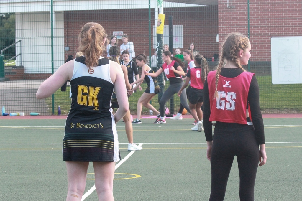 It was great to welcome back our OP Netball players to play the 1st Team. 
⁠
#ThroughStBenedicts ⁠
@stbenedictssport⁠
@stbenedictsschool
⁠

Result:
1st VII 33 - 29 OP’s
⁠
Player of the match: Gabby McKenna