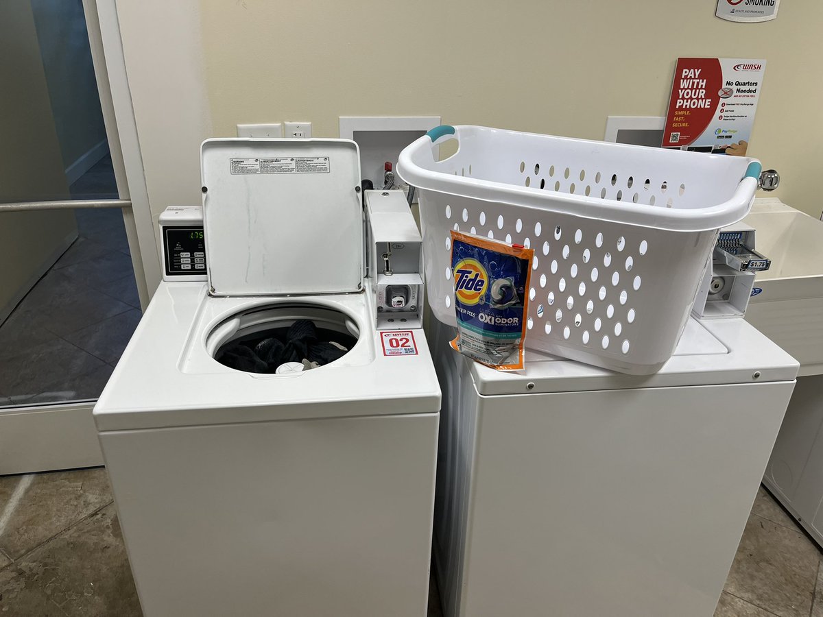 rolastreetwalkr's tweet image. Esta mañana más esas rolas y el quehacer 🧽😎#Poderosamente