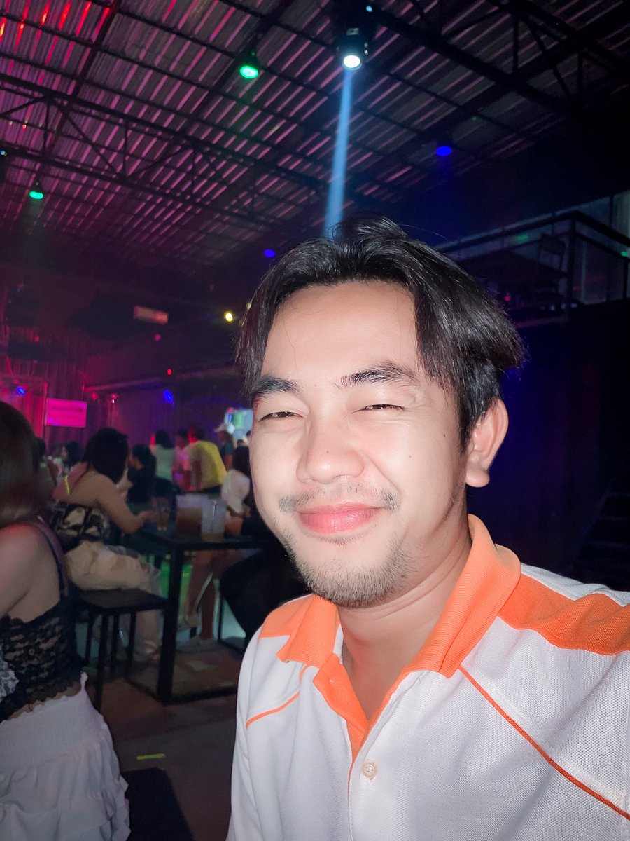 Mossi1612's tweet photo. เรียนหนักมาผ่อนคลายสักหน่อย 
#Flowbar #Nongkhai #หนองคาย https://t.co/0U1Aoxx6ui
