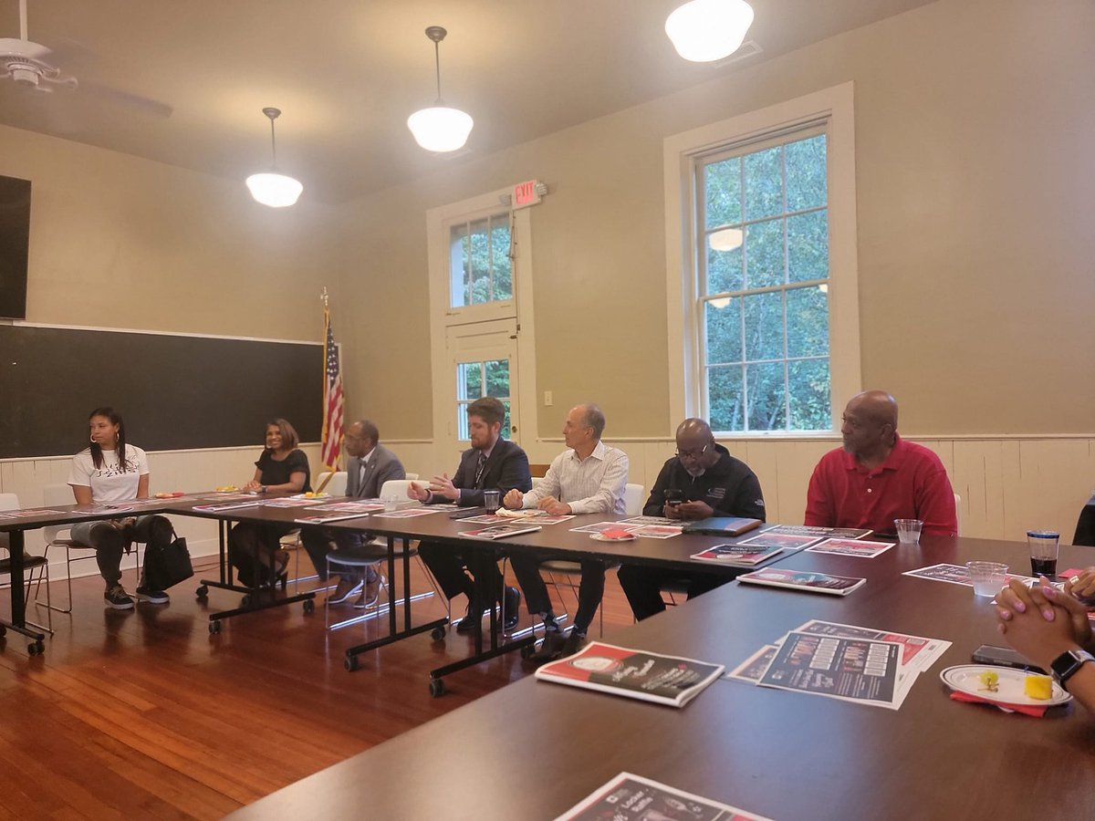 GradAkron's tweet image. We are excited about Project GRAD Akron&apos;s Achieving Dreams&apos; Back to School Bash on September 9th! Some members of the Homecoming Court met yesterday to discuss our upcoming event. Visit our website and vote with your donations for your candidate(s): bit.ly/3rVobq0