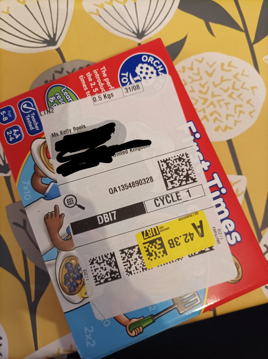 kelly22bools's tweet photo. @amazon not sure why you thought that sticking a label (that won't come off) directly onto a box that was meant as a birthday gift was a good idea! I get that maybe you are trying to reduce packaging but really?! https://t.co/YiXXNZdK1n