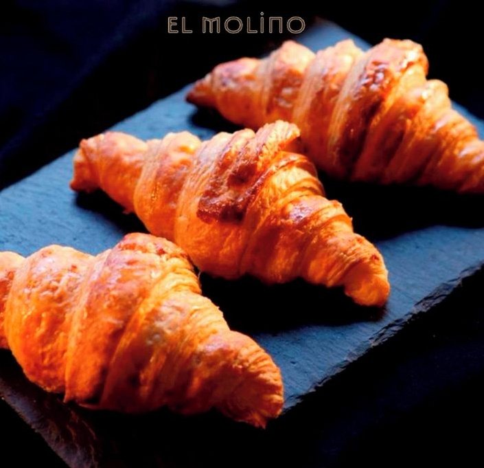 La merienda de hoy va de nuestra mano 🥐⁣ A vosotros también se os hace la boca agua con estas delicias?😋😋⁣
·⁣
·⁣
·⁣
<a href="/ccalaxe/">CC A Laxe</a>
#dateuncapricho #vigo #galicia #molinovigo #artesanal #alaxe #centrocomercialurbano #shopping #centrocomercialalaxe #vigomola