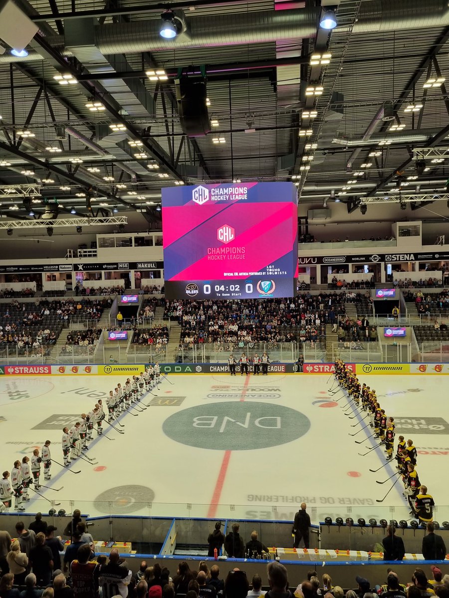 Da er hockey-sesongen offisielt igang. På jobb for Chl. #chl #ChampionsGoBeyond #championshockeyleague #stavanger #dnbarena #hockey #norskishockey